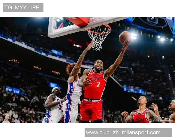 伦纳德遭严密防守半场表现平平仅得14分4板3助2断仍展现巨星风范