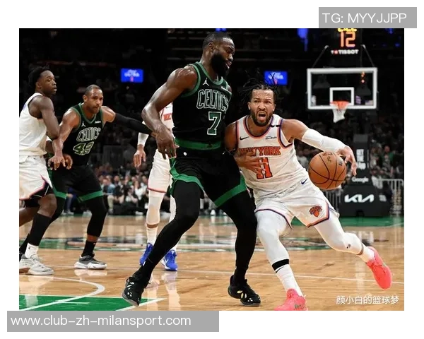 布朗遭遇滑铲未判犯规主裁解释两人滑倒导致未吹哨 布朗遭遇滑铲未判犯规主裁解释两人滑倒导致未吹哨