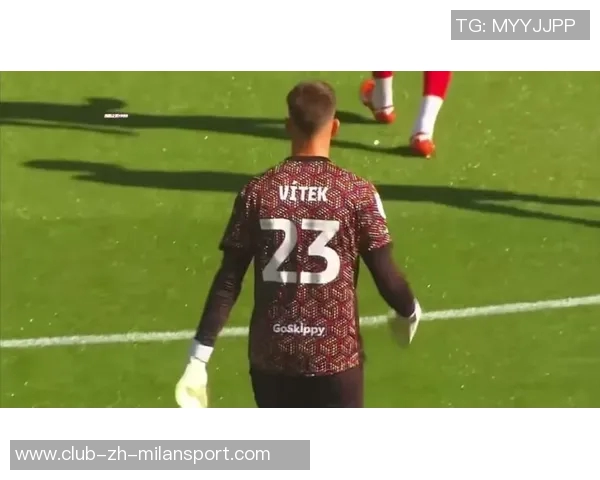 多支球队关注曼联后卫阿玛斯租借谢周三期满后或转会 多支球队关注曼联后卫阿玛斯租借谢周三期满后或转会